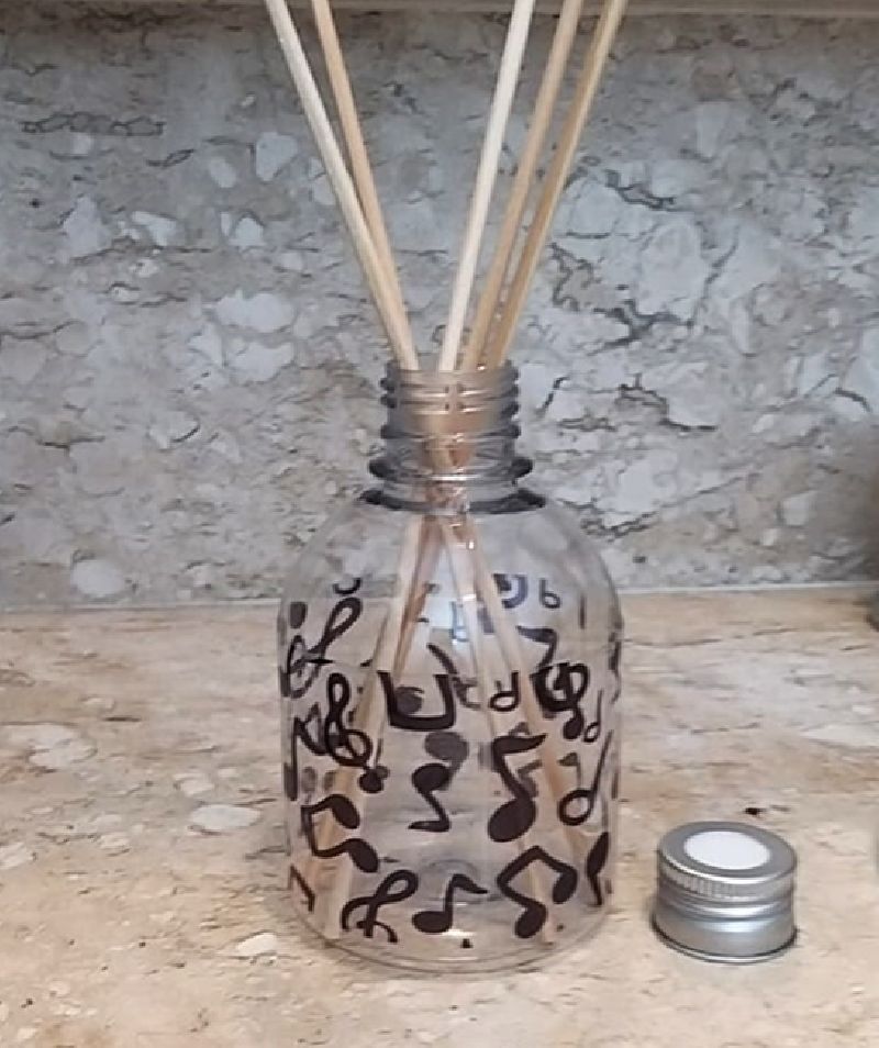Aromatizador plastico decorado com varetas 