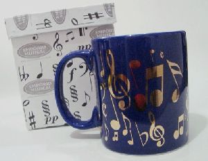 Caneca Musical Azul Marinho simbolos musicais douradas c/ embalagem de presente