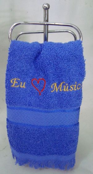 Toalha Musical de mão azul claro bordado Eu amo Musica
