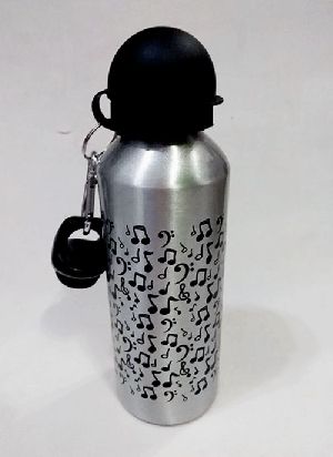 Squeeze de aluminio personalizado com notas musicais prata