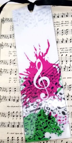 Marca Pagina Musical Clave de sol fantasia rosa plastificado com fita de cetin 