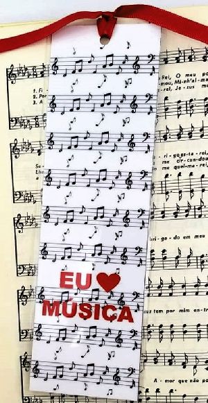 Marca Pagina Musical Eu amo Musica coração plastificado com fita de cetin 