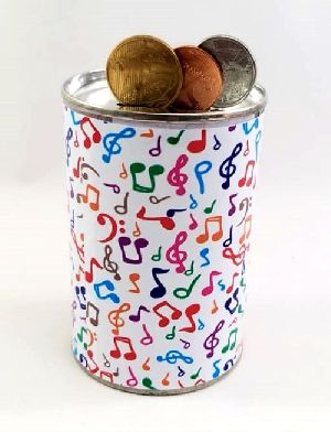 Cofrinho Musical decorado com notas musicais coloridas 
